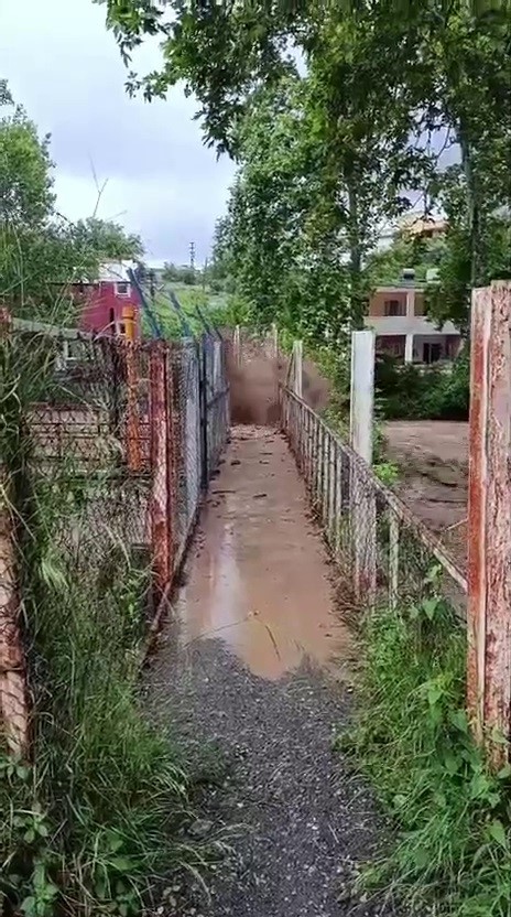 asiri yagisla birlikte tasan dere evleri su altinda birakti 3 Pljiikbw