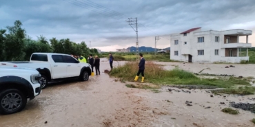 asiri-yagisla-birlikte-tasan-dereler-sele-neden-oldu-VWLG6IHX.jpg