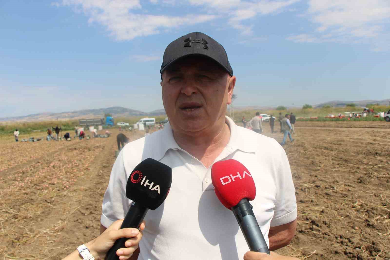 Aşırı yağışlar, soğanın dengesini bozdu 10 asiri yagislar soganin dengesini bozdu 6 p9CbeIFi