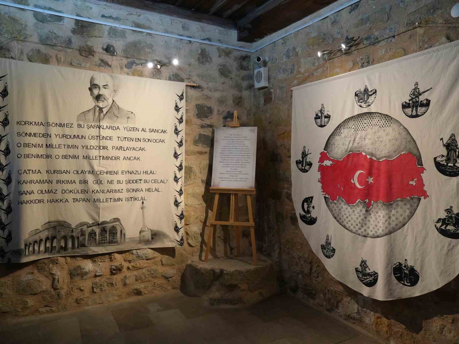 asirlar once kadinlarin giydigi kiyafetler defilede sergilendi 11 881jupJa