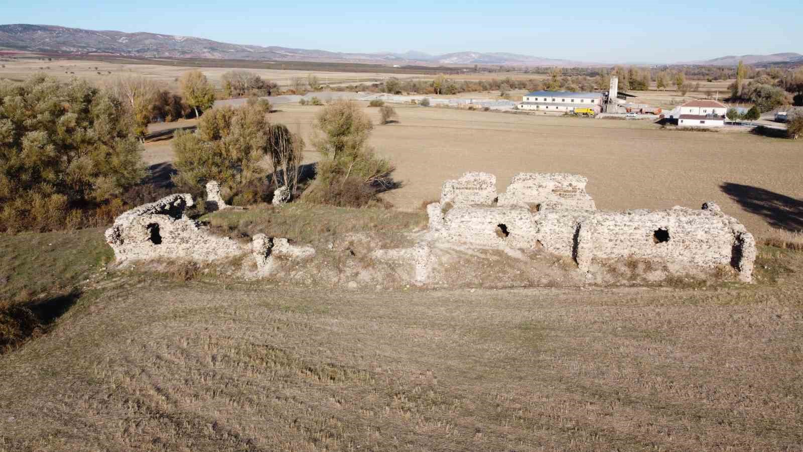 asirlara meydan okuyan han restore edilmeyi bekliyor 0