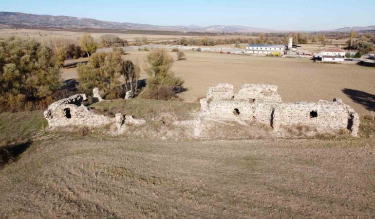 asirlara-meydan-okuyan-han-restore-edilmeyi-bekliyor-3Lk5IPP2.jpg