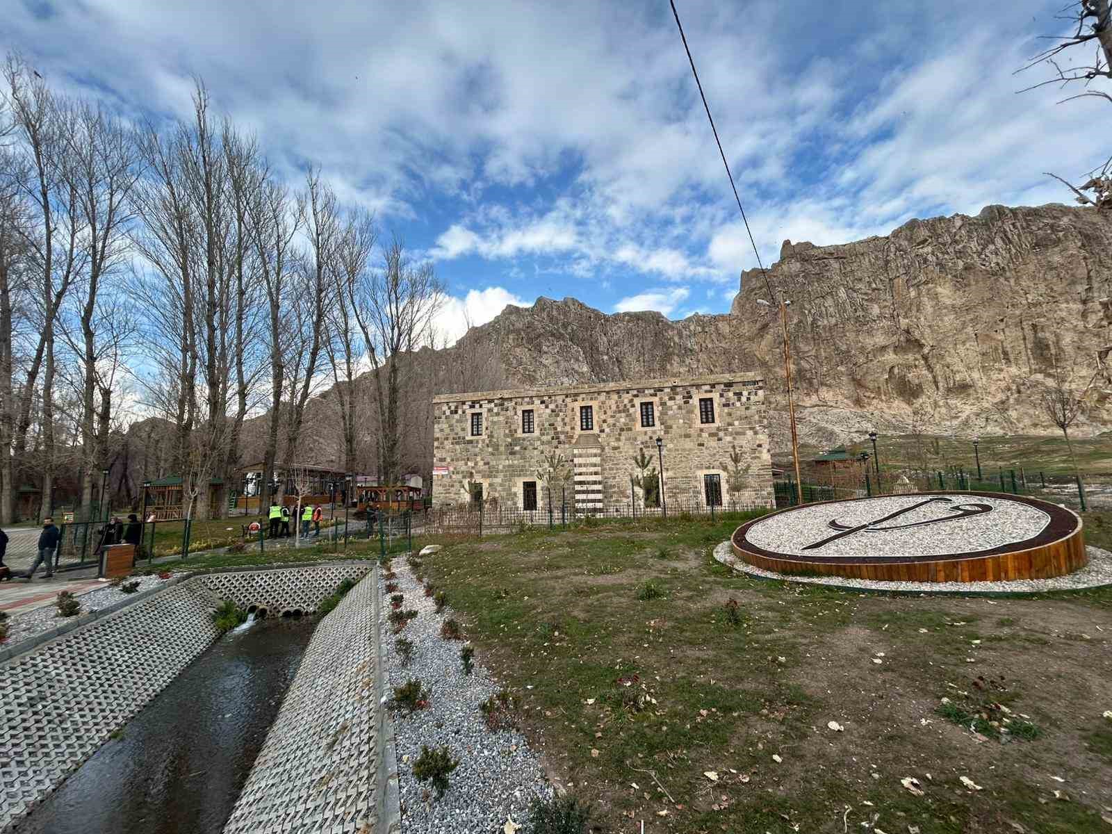 asirlarin izini tasiyan horhor medresesi camii cevre duzenlemesiyle yeniden nefes aldi 2 Gfeftpiz