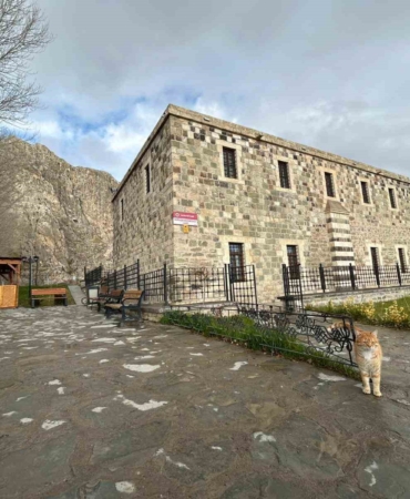 asirlarin-izini-tasiyan-horhor-medresesi-camii-cevre-duzenlemesiyle-yeniden-nefes-aldi-rBFShNvU.jpg