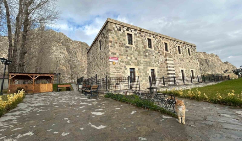 asirlarin-izini-tasiyan-horhor-medresesi-camii-cevre-duzenlemesiyle-yeniden-nefes-aldi-rBFShNvU.jpg
