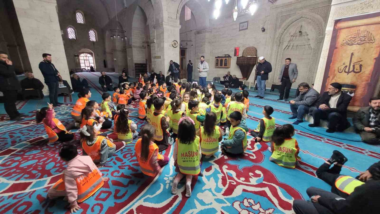 asirlik camide yaslilara anlamli ziyaret 3 meBEIzAW