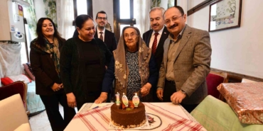asirlik-cinar-100-yas-gununde-yalniz-birakilmadi-97Snqgb1.jpg