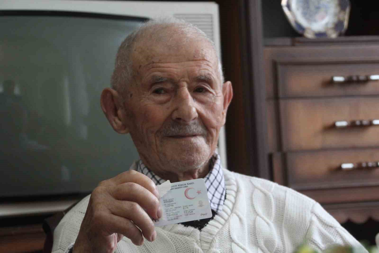 asirlik dede 102nci yasini pasta keserek karsiladi sihhatim genclik gibi devam ediyor 5 3auqD6Kp