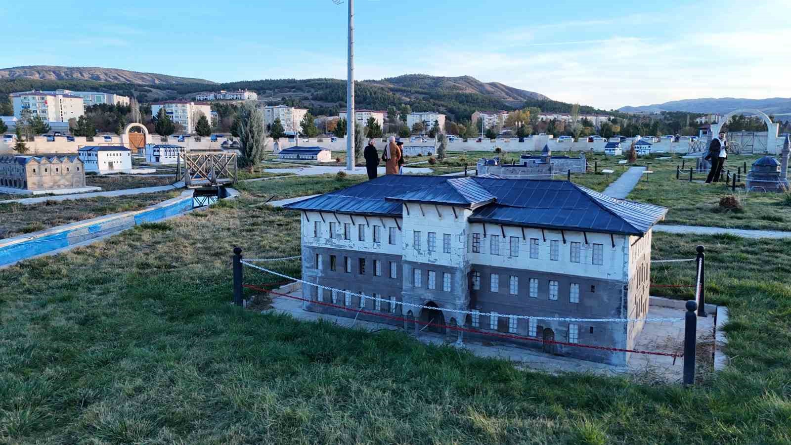 asirlik eserlerin minyaturleri yapildi sivastaki tarihi binalar bir araya toplandi 3 ynEhPLgF