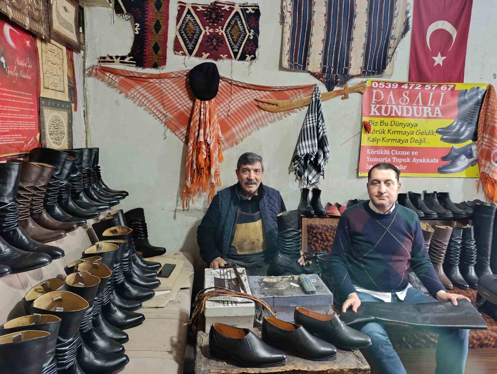 asirlik kaliplarla koruklu cizme uretiyor 2