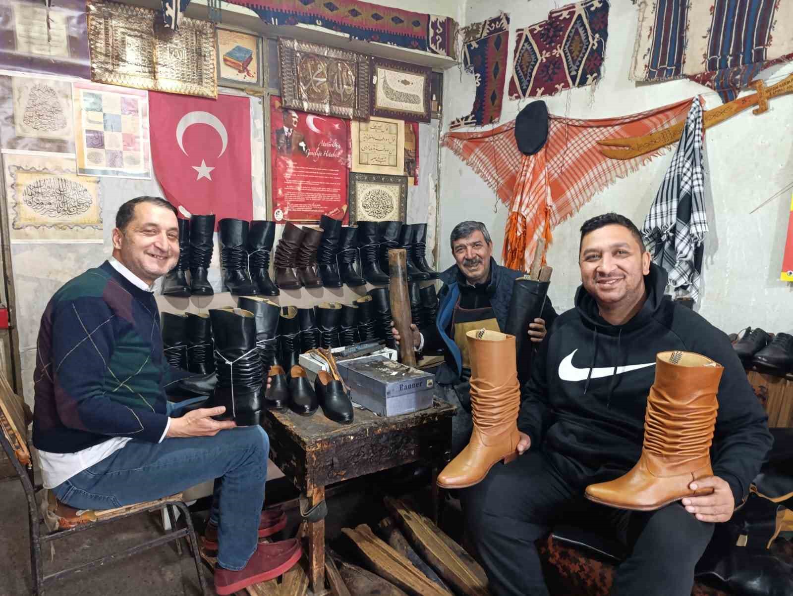asirlik kaliplarla koruklu cizme uretiyor 3 Ssp8RS7c