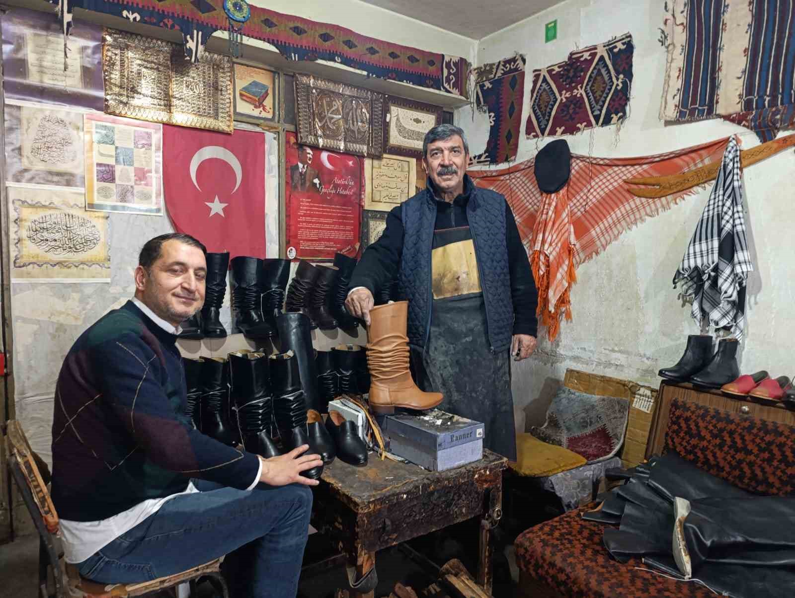 asirlik kaliplarla koruklu cizme uretiyor 5 3PYL8VTv