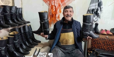asirlik-kaliplarla-koruklu-cizme-uretiyor-PVJZGEzF.jpg