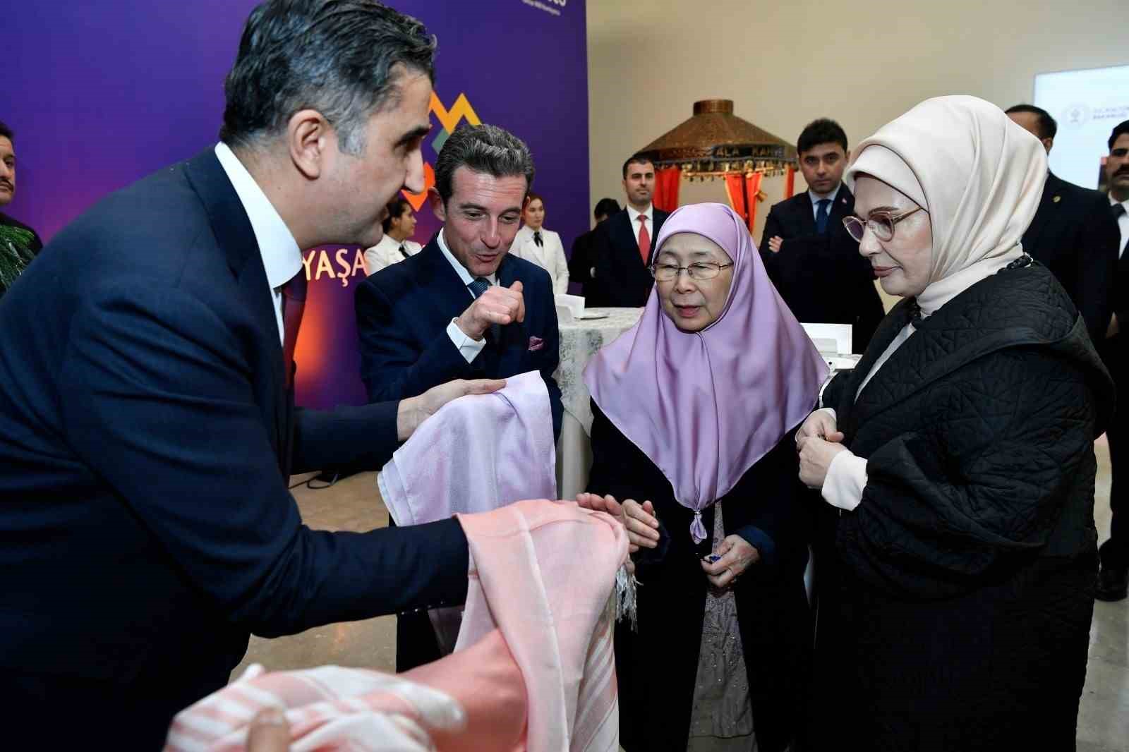 asirlik mesir gelenegi lider eslerinin katilimiyla yasatildi 3 6lX3Hdaa