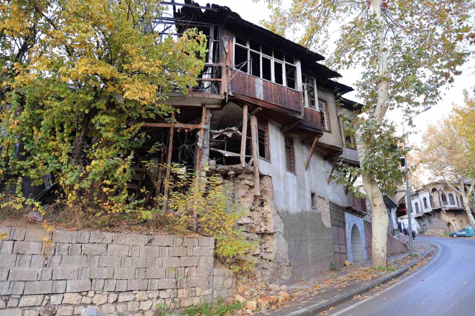 asirlik tarihi evler restorasyon bekliyor 5 UcMc1VSD