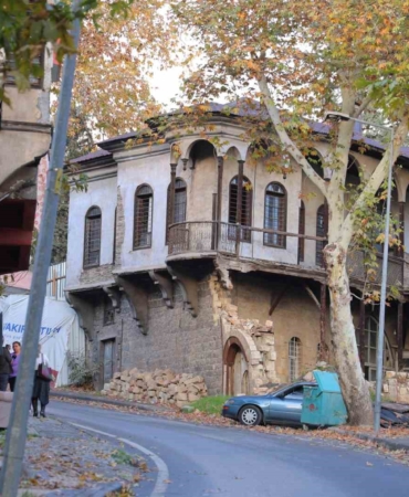 asirlik-tarihi-evler-restorasyon-bekliyor-TeH8Q7YN.jpg