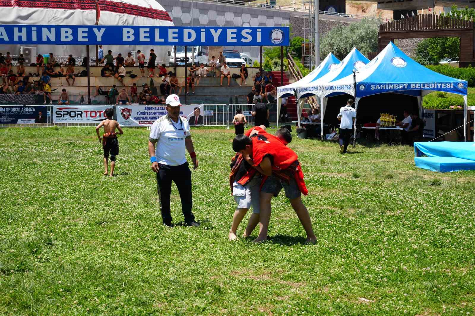 Aşırtmalı Aba Güreşi Türkiye Şampiyonası Şahinbey er meydanında başladı 5 asirtmali aba guresi turkiye sampiyonasi sahinbey er meydaninda basladi 1 6MS6BWHk