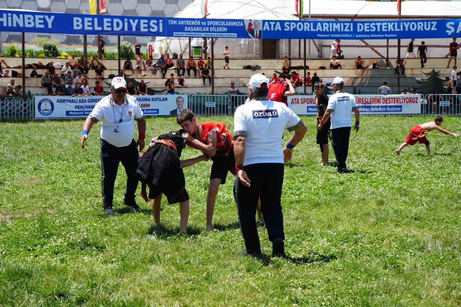 Aşırtmalı Aba Güreşi Türkiye Şampiyonası Şahinbey er meydanında başladı 6 asirtmali aba guresi turkiye sampiyonasi sahinbey er meydaninda basladi 2