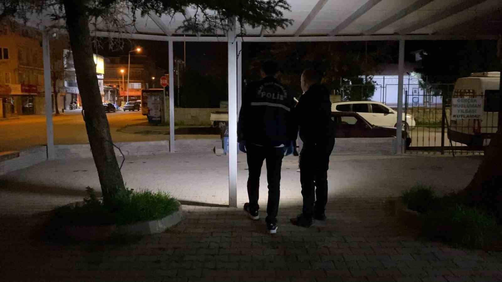 ask ucgeni bicakli kavgaya donustu 2 yarali 0 bDywRiAr