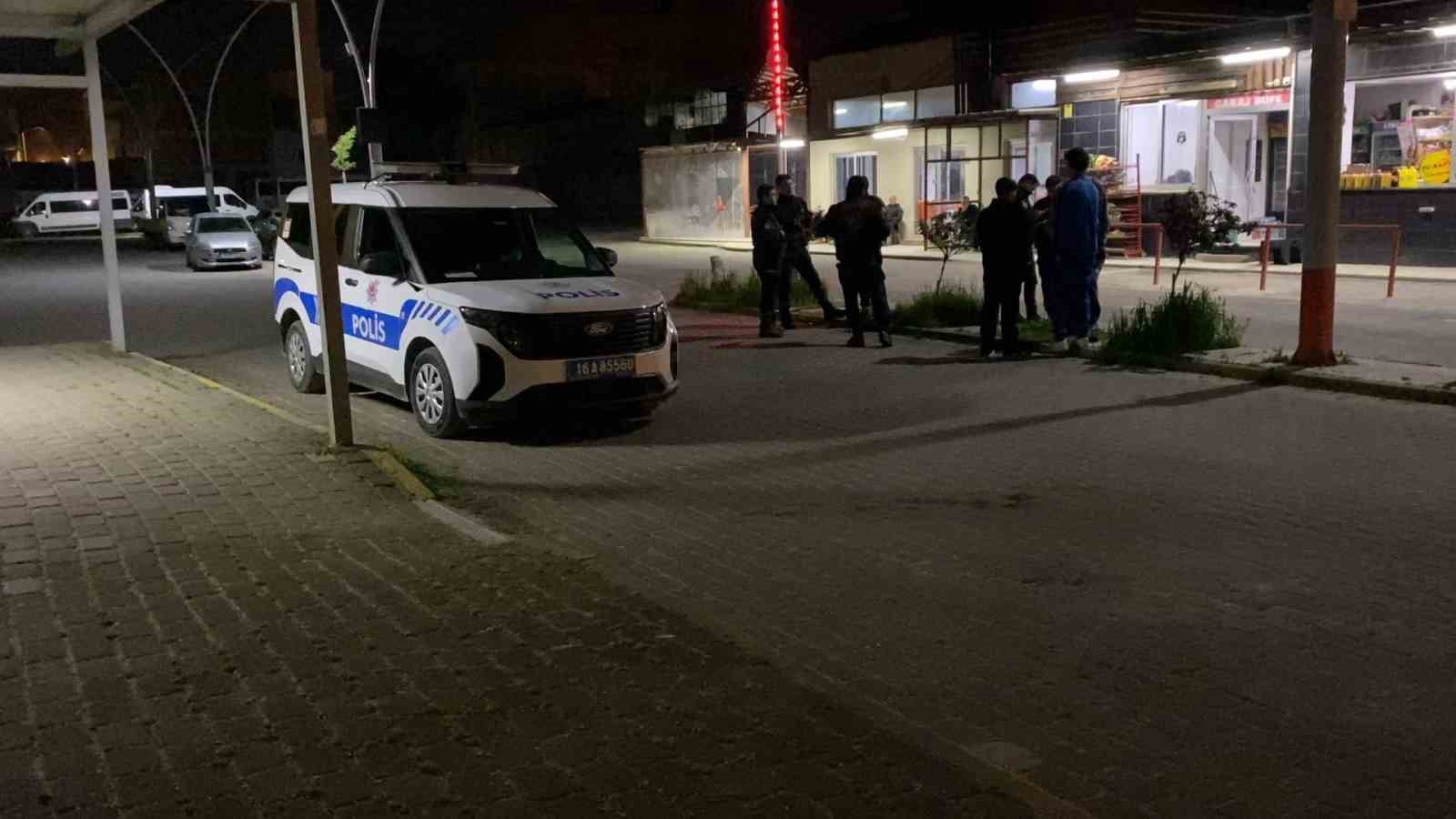 ask ucgeni bicakli kavgaya donustu 2 yarali 1 tQ5zZALn