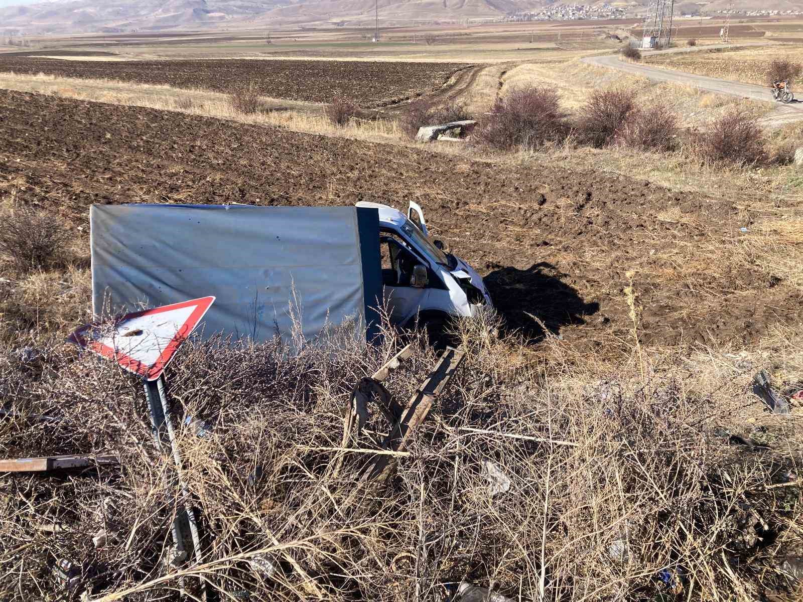 Aşkale’de trafik kazası: 2 yaralı 6 askalede trafik kazasi 2 yarali 2