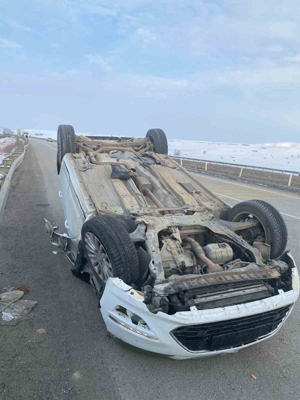 Aşkale’de trafik kazası: Otomobil takla attı, 2 kişi yaralandı 4 askalede trafik kazasi otomobil takla atti 2 kisi yaralandi 0 Y1Cd5LGV