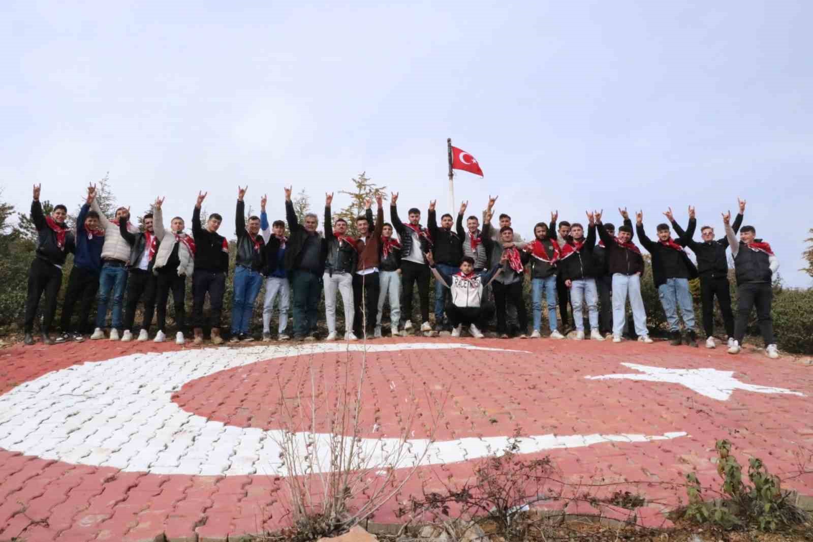 asker adaylari ilk nobetlerini koylerindeki bu tepede tutuyor 0 3vSc9Afc