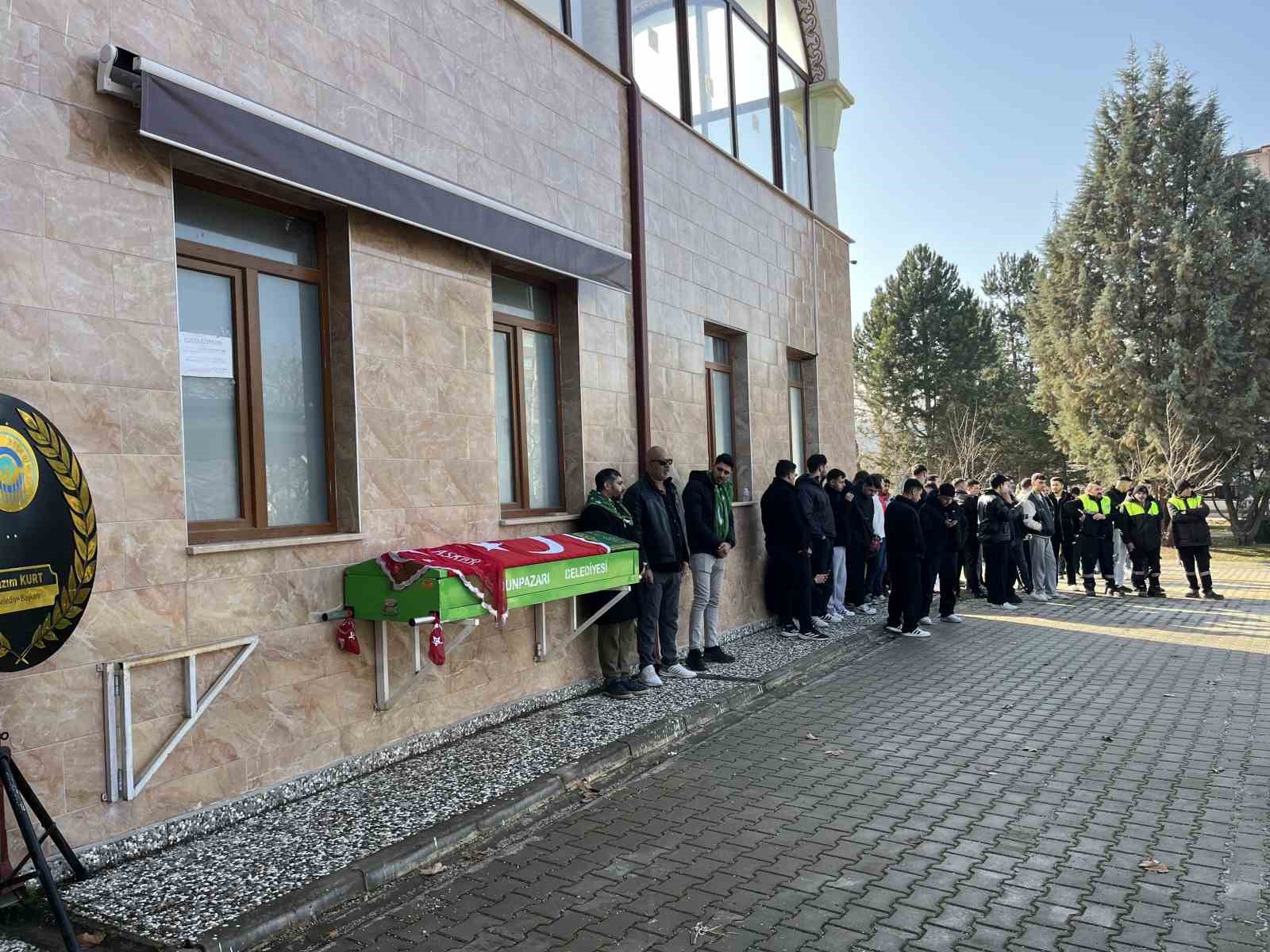askere gidecekti tabutuna o simdi asker yazili tulbent serildi 0 f2pBkQEC