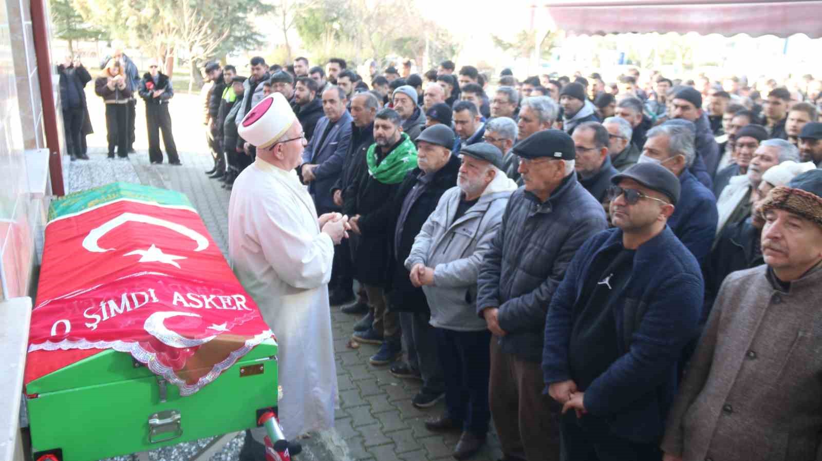 askere gidecekti tabutuna o simdi asker yazili tulbent serildi 13