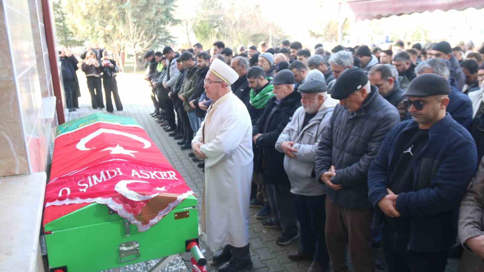 askere gidecekti tabutuna o simdi asker yazili tulbent serildi 14 E6dZ3Tjc
