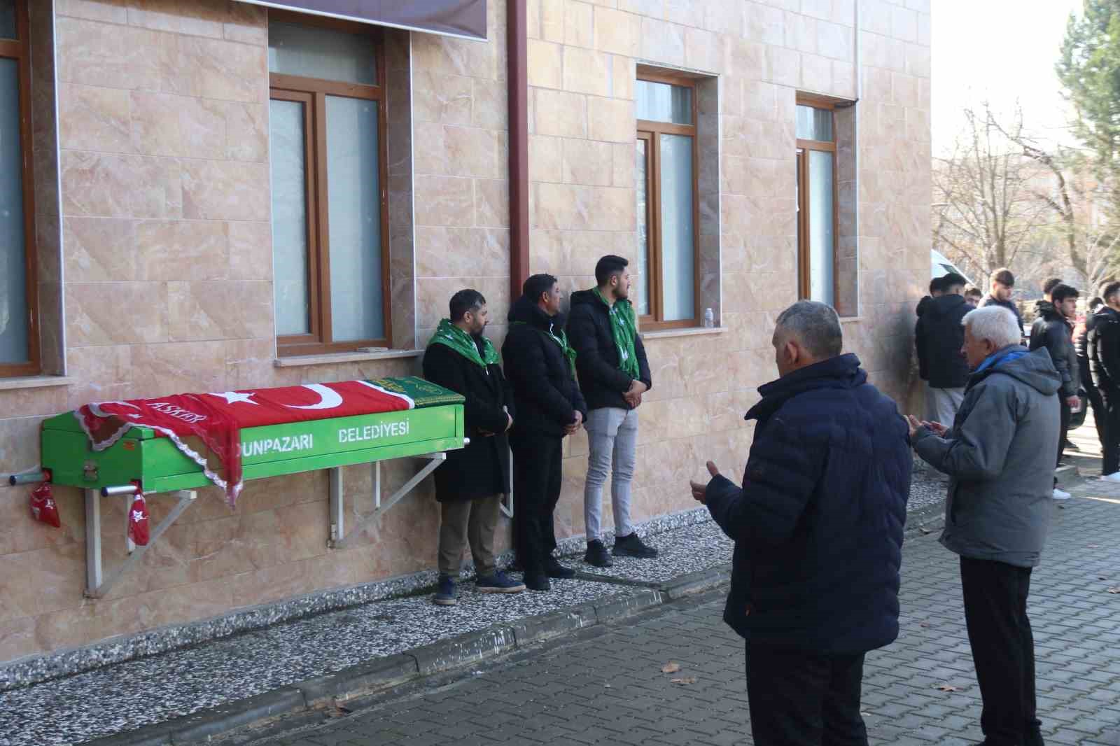 askere gidecekti tabutuna o simdi asker yazili tulbent serildi 5 fqNQ6L3f