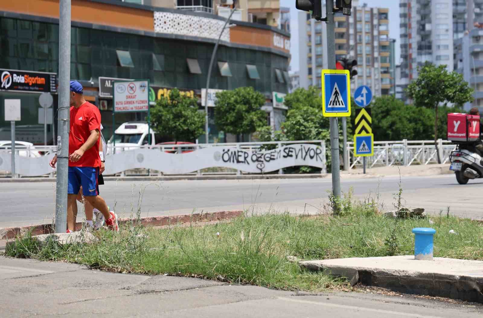Aşkını köprü altına ve duvarlara yazdı, vatandaşlar tepki gösterdi 5 askini kopru altina ve duvarlara yazdi vatandaslar tepki gosterdi 1 nQkcU1bz
