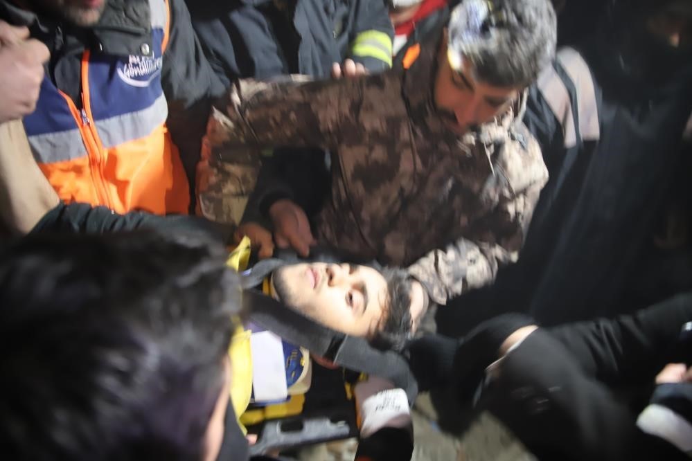 asrin felaketinde idrarini icerek hayatta kalmisti aradan gecen 3 yila ragmen o gunleri unutamiyor j1D83y3W