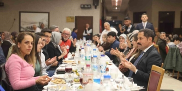 asrin-felaketinde-oksuz-ve-yetim-kalan-cocuklar-iftar-sofrasinda-bir-araya-geldi-uaqY7WEv.jpg