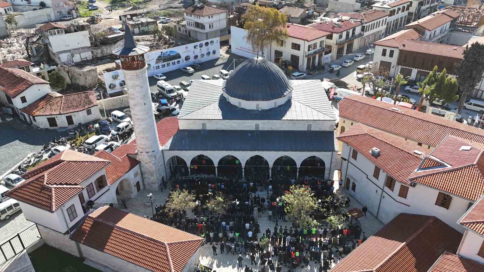 Asrın felaketinde yerle bir olan Habibi Neccar Camii’nde 6 Şubat’ın ardından ilk cuma namazı kılındı 4 asrin felaketinde yerle bir olan habibi neccar camiinde 6 subatin ardindan ilk cuma namazi UlVGuSrZ