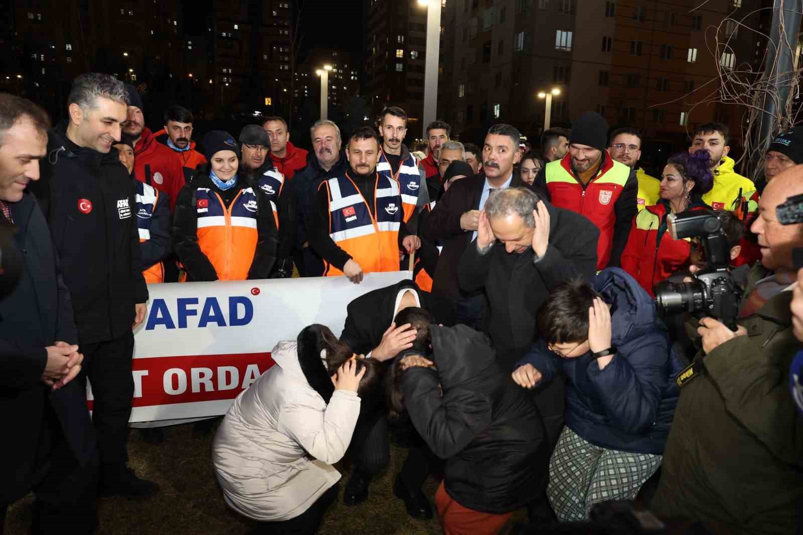 asrin felaketinin 3 yilinda kayseride sessiz yuruyus 3 ipqGazIM
