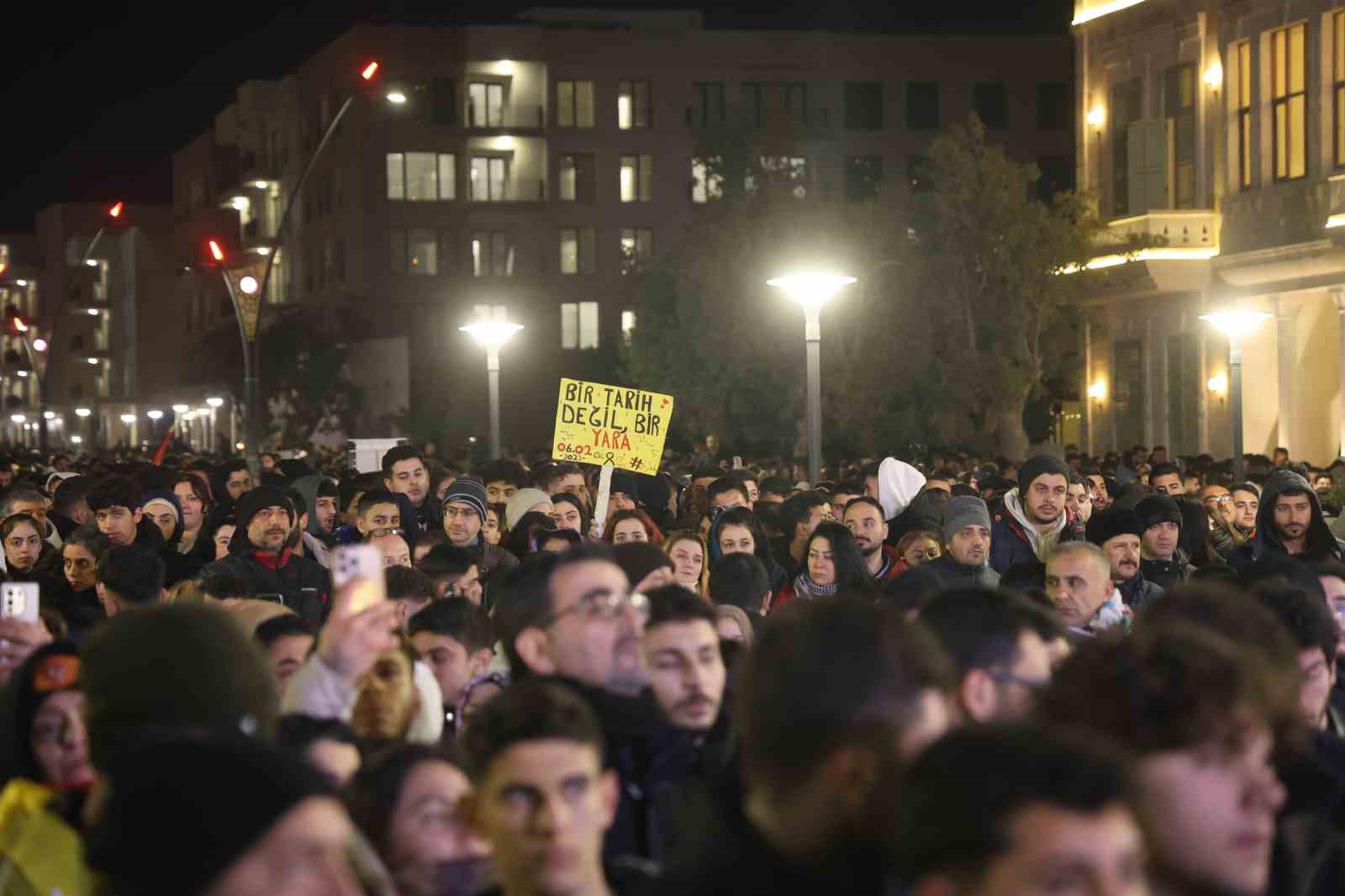 Asrın felaketinin 3’ünci yıl dönümünde Hatay’da binlerce kişi sessiz yürüyüş gerçekleştirdi 5 asrin felaketinin 3unci yil donumunde hatayda binlerce kisi sessiz yuruyus gerceklestirdi 1 tWXGLmMi