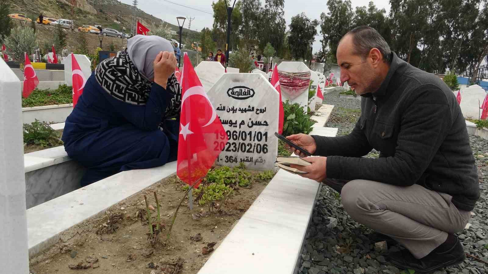 Asrın felaketinin 3’üncü yıl dönümünde deprem mezarlığında hüzünlendiren ziyaret 10 asrin felaketinin 3uncu yil donumunde deprem mezarliginda huzunlendiren ziyaret 6 nne2Tplr