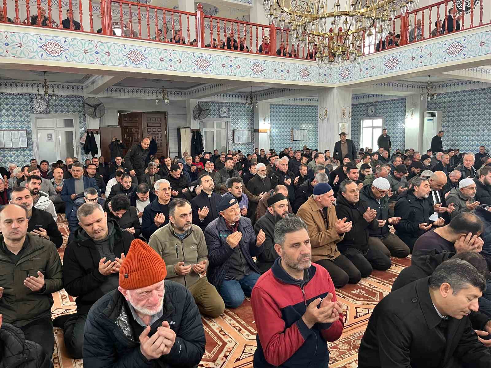 asrin felaketinin 3uncu yilinda alanyada yurekler ayni duada bulustu 1 3dNcTctu