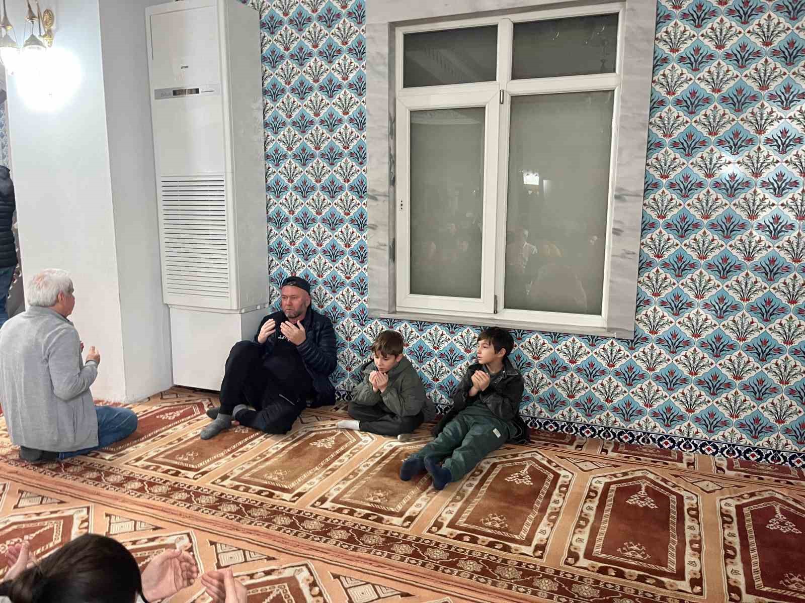 asrin felaketinin 3uncu yilinda alanyada yurekler ayni duada bulustu 2 TsCDqUC9