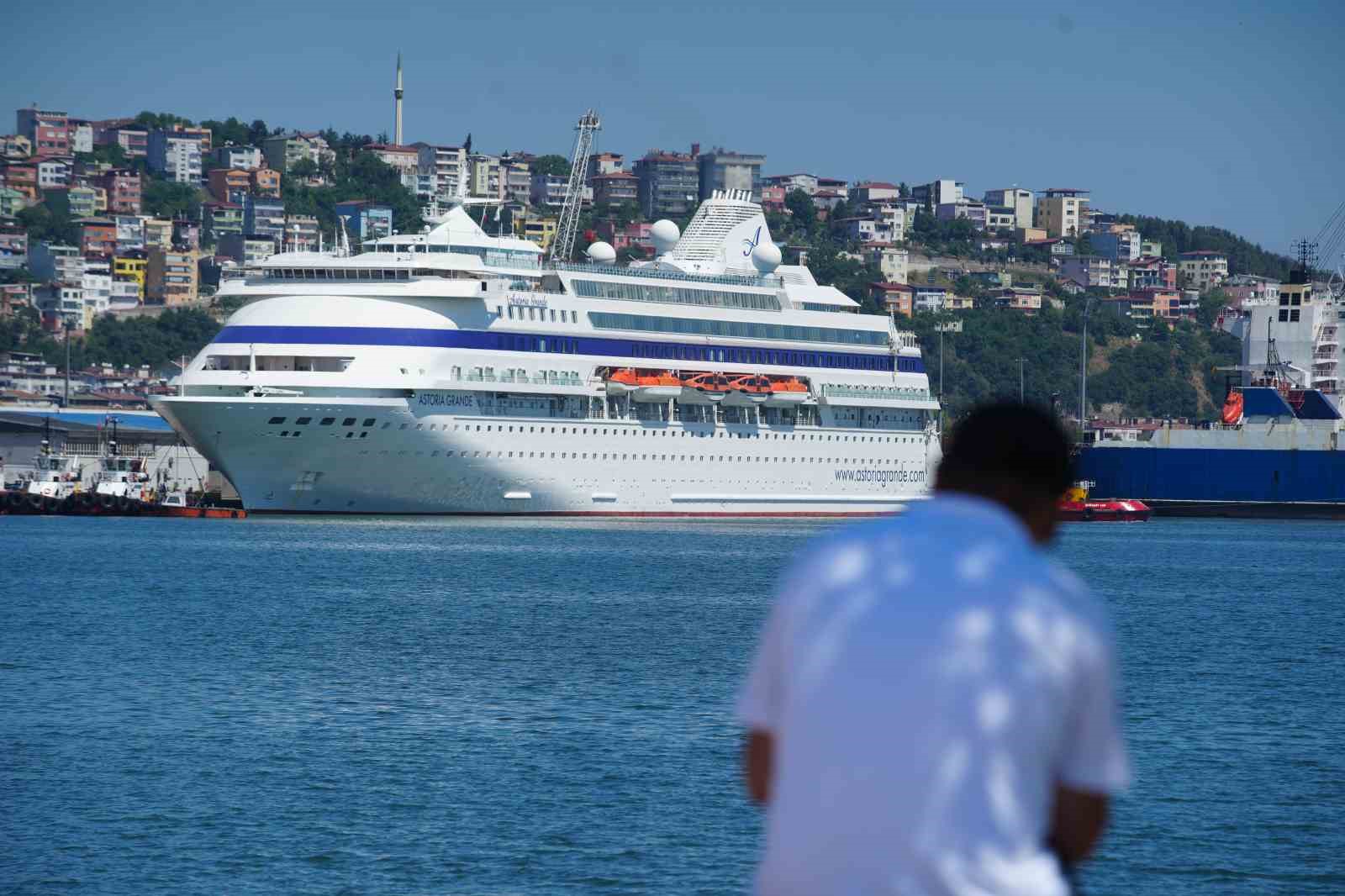 ’Astoria Grande’ yeniden Samsun’da: Rus turistlerin ilgisi sürüyor 5 astoria grande yeniden samsunda rus turistlerin ilgisi suruyor 1 AHyeut8G