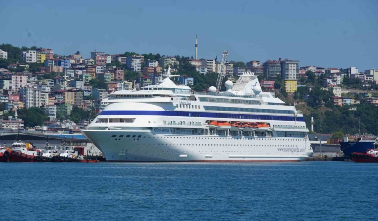 astoria-grande-yeniden-samsunda-rus-turistlerin-ilgisi-suruyor-4yM42JZS.jpg