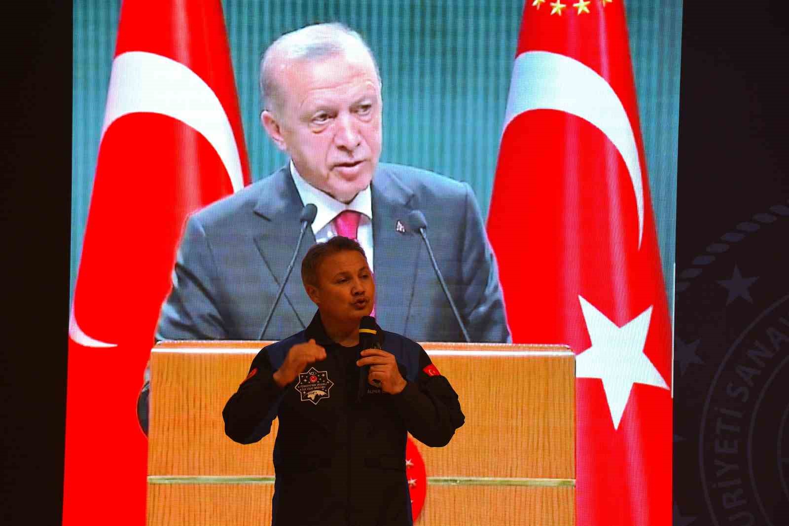 astronot alper gezeravci universite ogrencileriyle bulustu 2 AskStHGH
