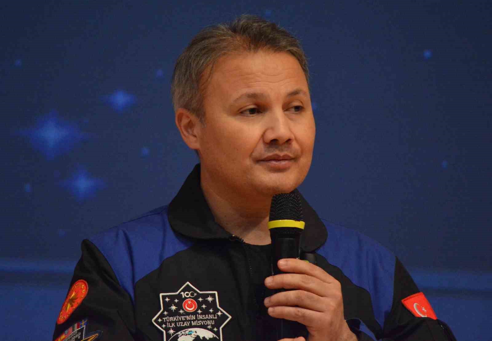 astronot alper gezeravci universite ogrencileriyle bulustu 3 VHO55sNU