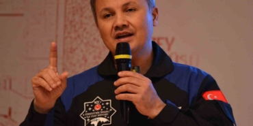 astronot-alper-gezeravci-universite-ogrencileriyle-bulustu-Zglv3dm9.jpg