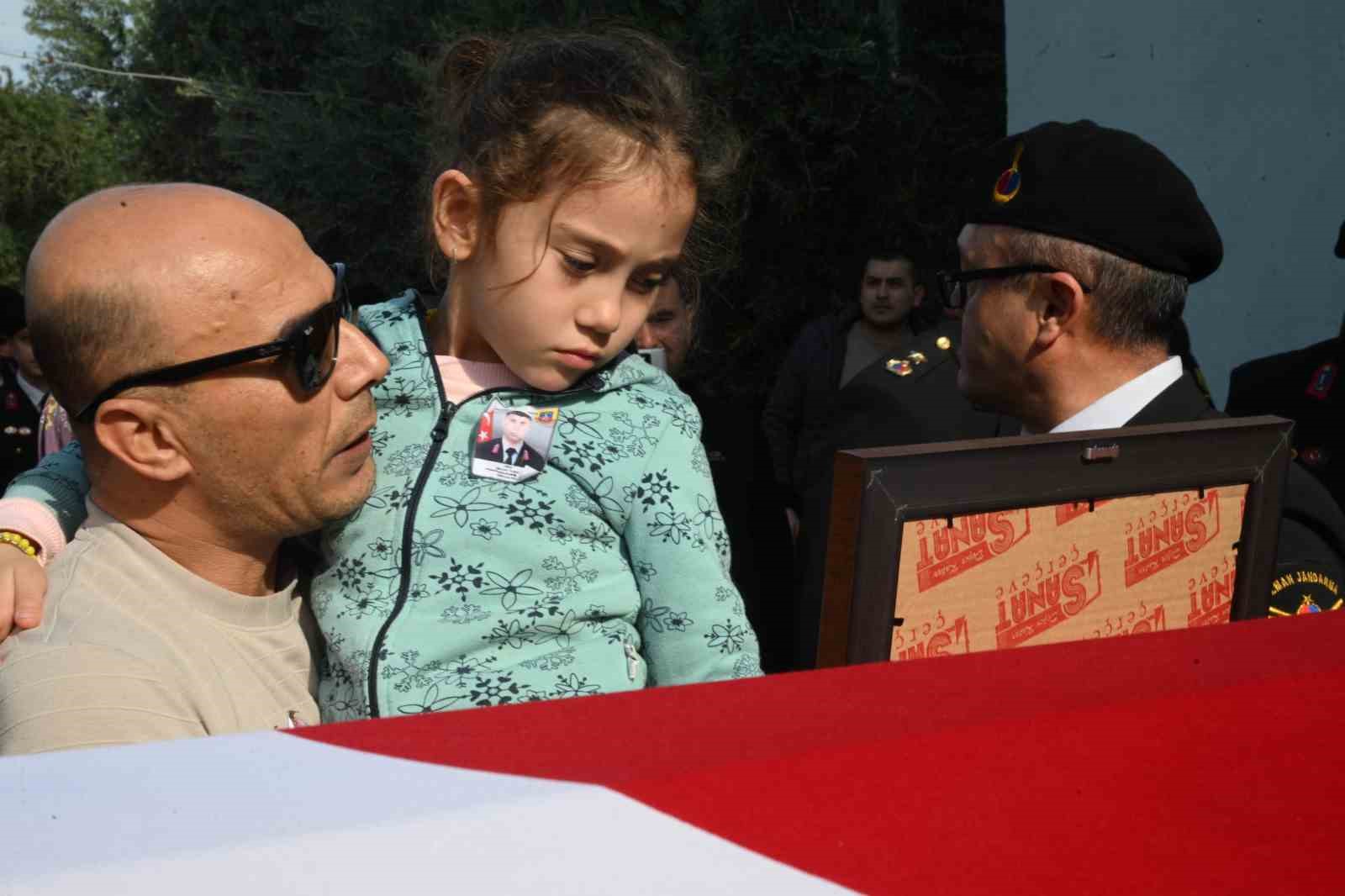 astsubay mustafa yilmaz son yolculuguna ugurlandi 1 FmvOkaSC
