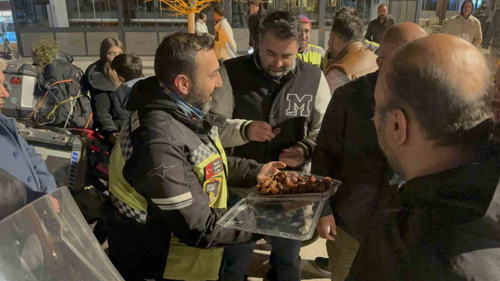 atalarinin develerle gittigi umre yolculugunu onlar motosikletleri ile yapti 2