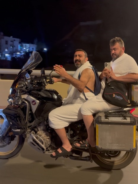 atalarinin develerle gittigi umre yolculugunu onlar motosikletleri ile yapti 3 rQqs5yXQ