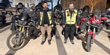 atalarinin-develerle-gittigi-umre-yolculugunu-onlar-motosikletleri-ile-yapti-QDDGXEjW.jpg