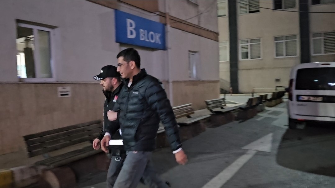 Ataşehir Belediyesi’ne yapılan yolsuzluk operasyonunda gözaltına alınan 5 kişi sağlık kontrolünden geçirildi 6 atasehir belediyesine yapilan yolsuzluk operasyonunda gozaltina alinan 5 kisi saglik kontrolunden gecirildi 2 E4Q2CFRp